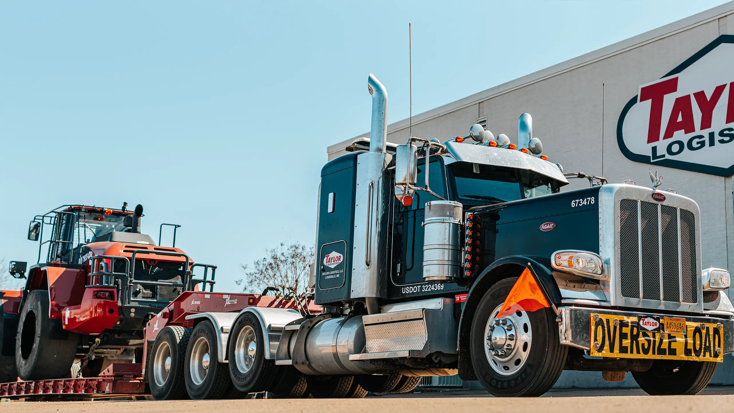 Taylor Logistics 18 Wheeler with loaded machine